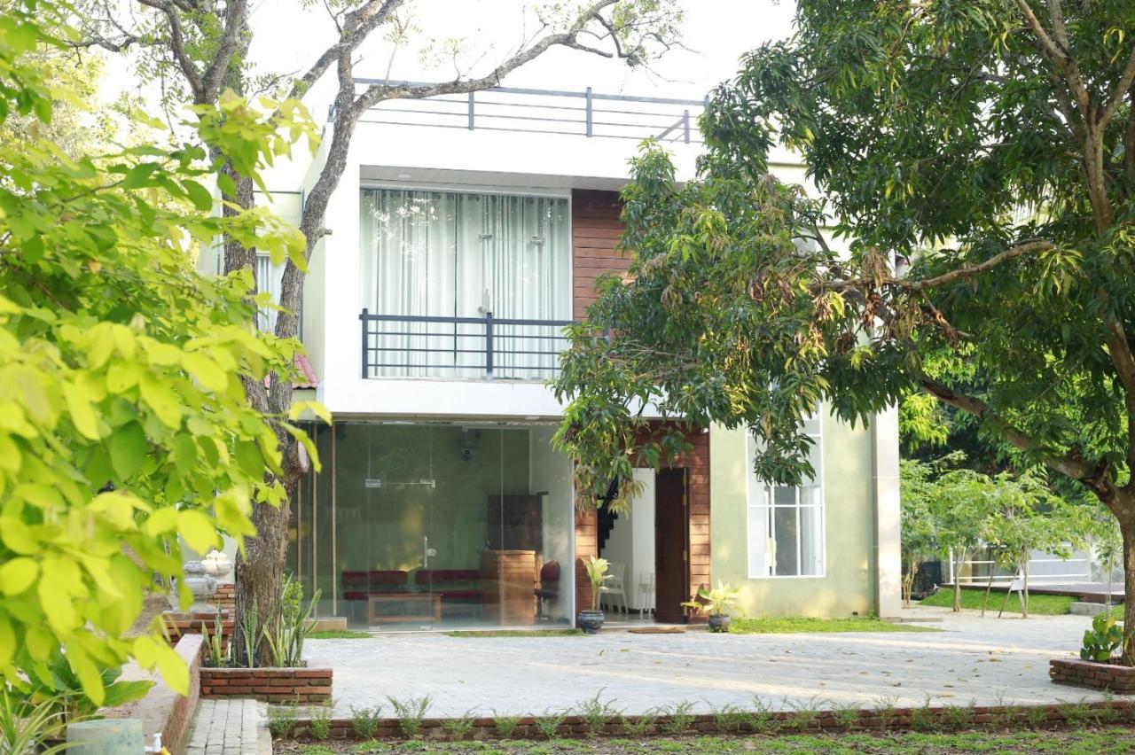 Shanthi Villa Resort 아누라다푸라 외부 사진