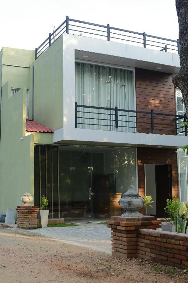 Shanthi Villa Resort 아누라다푸라 외부 사진
